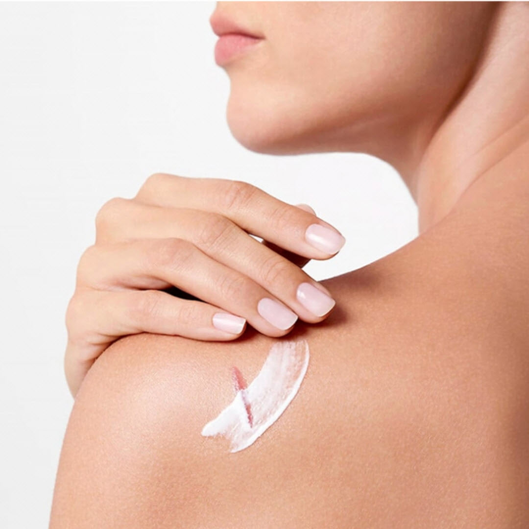 Bioderma Cicabio Creme+ being applied to a small cut on the shoulder, illustrating its use as an ultra-repairing soothing cream