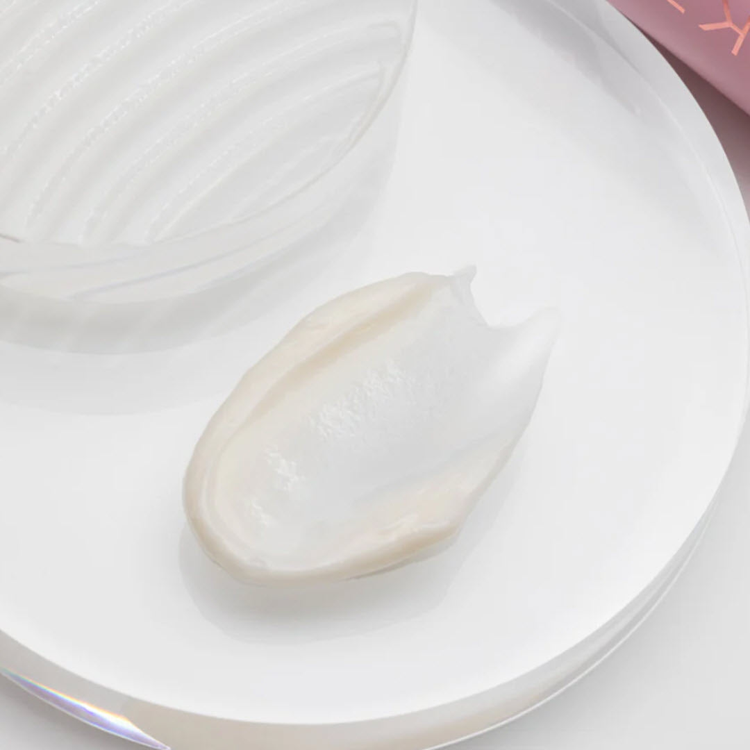 Close-up swatch of Masktini Skin Taut Body Sculpting Cream's rich cream texture on a white dish